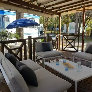 https://mobilhome-les-volets-bleus.midi-pyreneeshotels.com